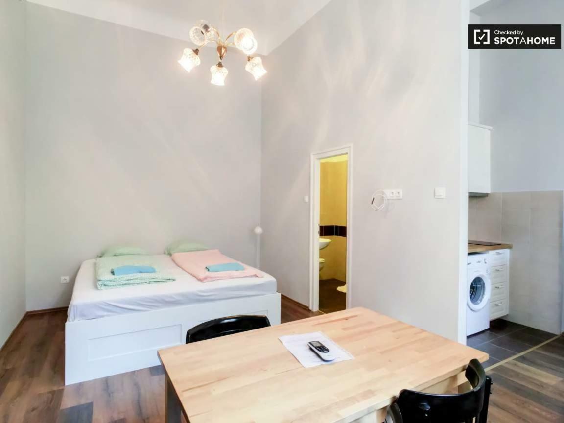 Dob15 Small Apartment *